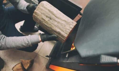 legna fatta in pezzi piccoli per le stufe